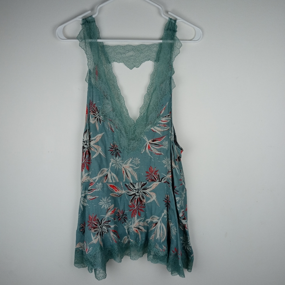 Intimately Free People Bell Flower Lace Tank Size M